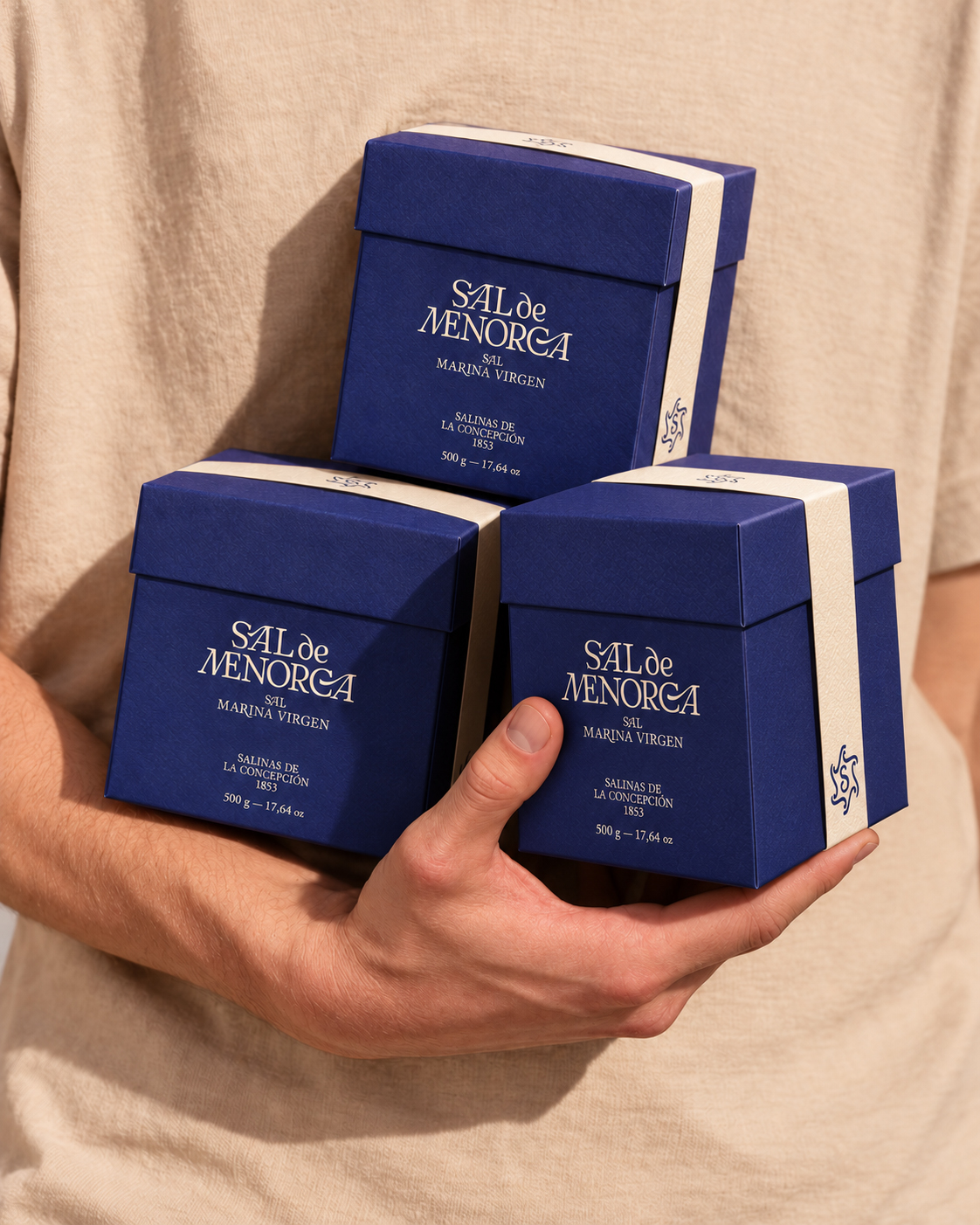 Tres cajas azules de Sal de Menorca